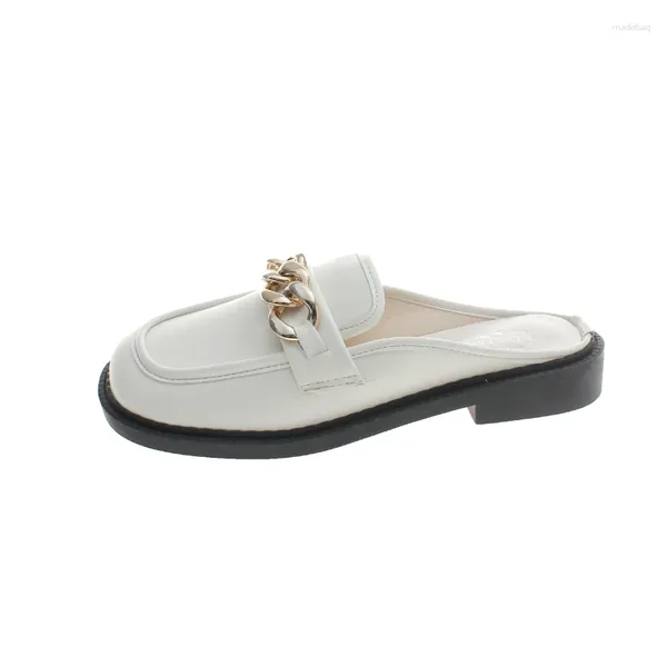 Тапочки, коллекция 2024 года, летние кожаные туфли с металлической цепочкой в стиле неглубокого кроя Baotou, модная женская обувь на плоской подошве, нескользящая швейная обувь
