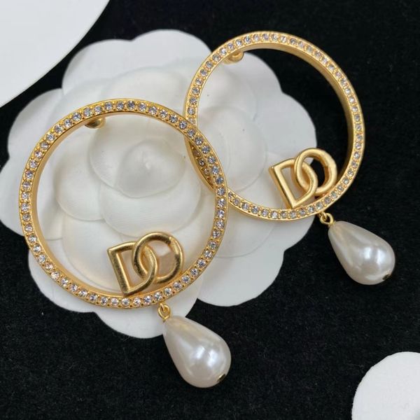 Orecchini Huggie a cerchio di design di lusso Orecchini da donna in oro 18 carati con diamanti scritte Orecchini pendenti in resina bianca Gioielli regalo per feste da donna