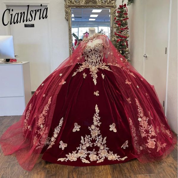 Бордовое бальное платье с открытыми плечами и бисером Платья Quinceanera с накидкой Золотые аппликации Кружевной корсет Sweet Vestidos De XV Anos