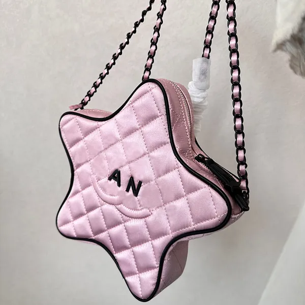 24C мягкая шелковая розовая звезда сумка женская дизайнерская сумка для плеча с двумя тональными украшения 22х20 см. Черные/золотые буквы Аппаратное оборудование Мателассе цепь на молнии на молнии сумочка для тела сумочка