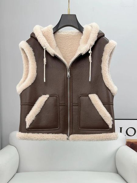 Gilet integrato in velluto a taglio di pecora double face in pelliccia da donna con cappello per corto 2024 versione coreana Lamb Grass