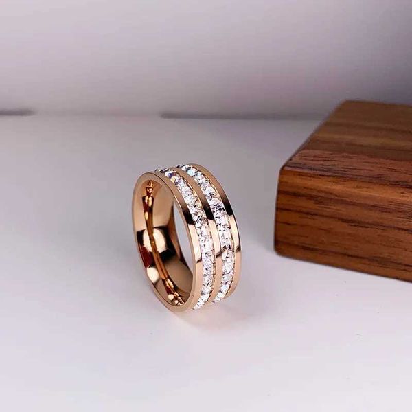 Anéis de banda Luxo Rosa Cor de Ouro Dupla Linha Quadrada Zircon Anel de Aço Inoxidável para Mulheres Romântico Engageme Festa de Casamento Jóias Feminino J240226