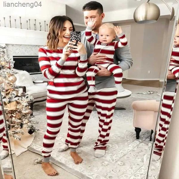 Abiti coordinati per la famiglia Madre Padre Bambini Abiti coordinati Pagliaccetto per neonato Pigiama morbido e carino Look per la famiglia di Natale Set pigiama natalizio Stampa a righe