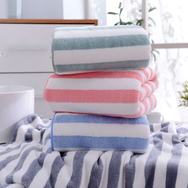 Bathtowels ev kullanımı saf pamuktan daha emicidir, saç dökmeden hızla kuruyabilirler. Çiftler 2021'de duş alıyor. Yeni büyük sargı havluları