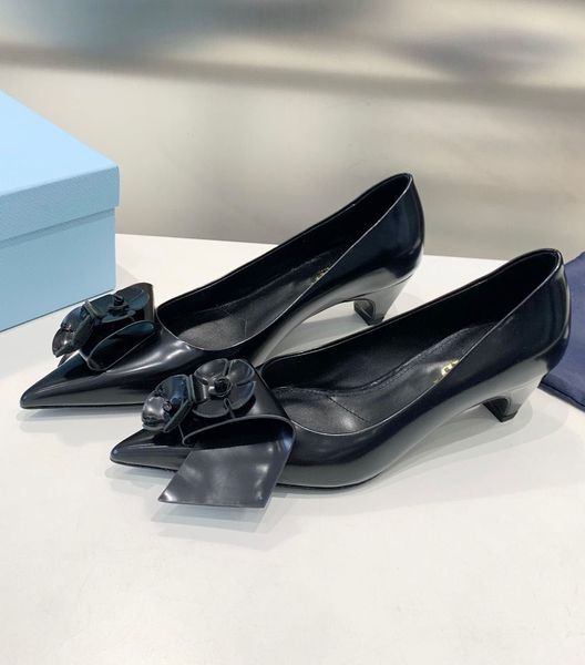 New Summer Luxury Donna Sandali con tacco Sandali in pelle spazzolata Slingback Nude Nero Bianco Punta a punta Gattino Tacco Lady City Walking Eleganti Décolleté Scarpe con tacco alto EU35-43 Scatola