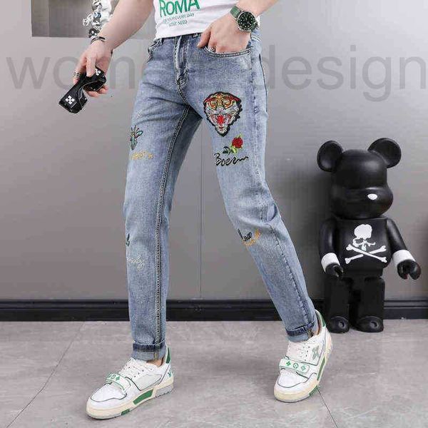 Designer-Jeans für Herren, modische europäische Marke, bestickte koreanische Version, helle Farbe, schmale Passform, kleiner Fuß, Trend, lässige, vielseitige elastische Hose, 28–36