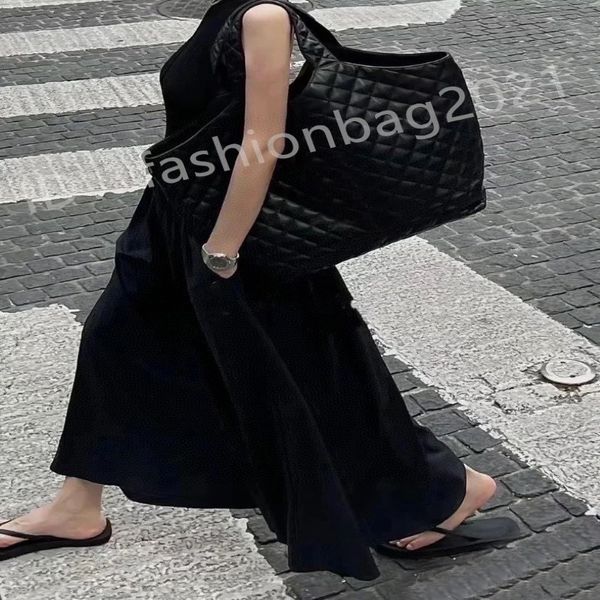 maxi shopping bag icare in pelle di agnello trapuntata chiusura fashion con alamaro dotata di pochette rimovibile con zip Borse grandi Pelle di alta qualità275W