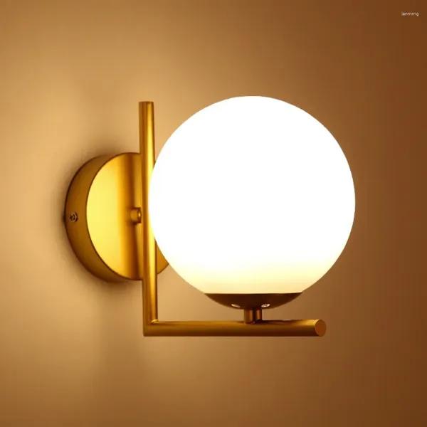 Lâmpada de parede moderna com sotaque banhado a ouro e sombra em forma de bola, ideal para o corredor da sala do quarto (lâmpada não incluída)