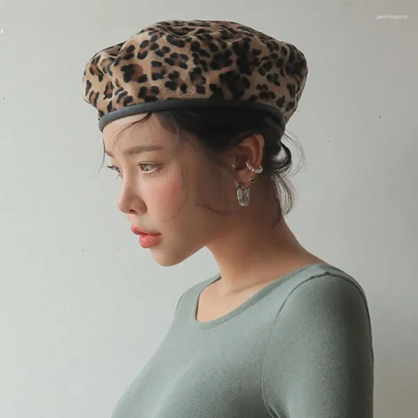 Berets Leopard Baskenmütze Weibliche Herbst Winter Hüte Für Frauen Vintage Maler Flache Kappe Boina Feminina Mode PU Leder Krempe Beanie