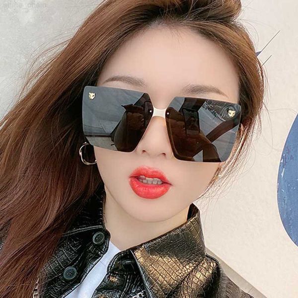 2022 occhiali da sole quadrati coreani con montatura grande in rete rossa accessori testa di leopardo occhiali da sole occhiali da sole da spiaggia personalizzati