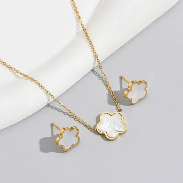 Collana di orecchini set di lusso con perno di fiori di conchiglia per le donne Regali di personalità in acciaio inossidabile di colore bianco nero