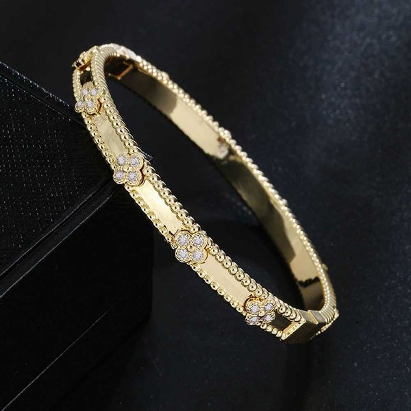 Bracciale Sweet Clover braccialetti van clover designer per le donne Braccialetti caleidoscopio con diamanti placcati oro 18 carati Bracciale rigido per San Valentino all'ingrosso