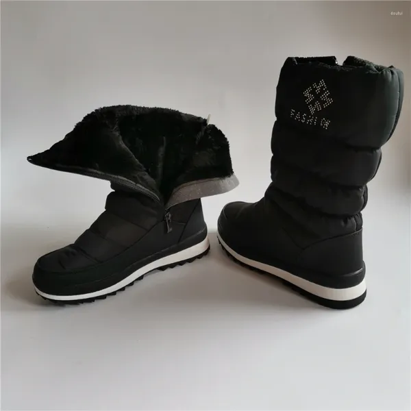 Bot Flats Peluş Kürk Kar Kadınları 2024 Kış Boot Ayakkabı Toe Toe Orta Kalf Sıcak Platformlar Günlük Siyah Beyaz Kadın
