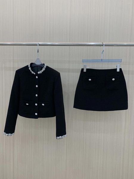 Vestidos de trabalho outono e inverno série pesada pedido diamante em torno do pescoço tweed casaco com cintura alta pequena meia saia conjunto