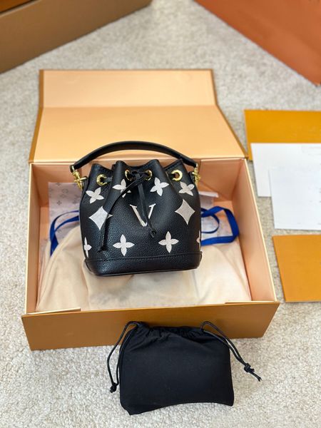 2024 Nuova borsa da donna di marca borsa di design in pelle bovina di moda Disegna una borsa a tracolla borsa a tracolla pacchetto borse da sera tote bag