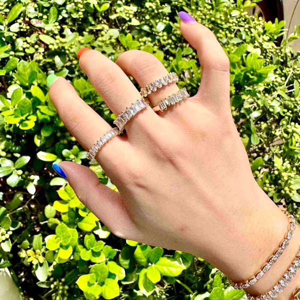 2023 nuovo hip-hop Anello zircone trasparente anello moissanite rame con anelli gioielli moda placcati oro 18k per uomini e donne