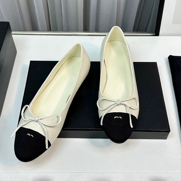 Bayan Elbise Ayakkabı Tasarımcı Sakıcılar Falt Topuklu Bale Ayakkabı Klasik Cowhide İpek Malzeme Slaytları 24SS Zarif Günlük Ayakkabı Black White Khaki Yay Katırları