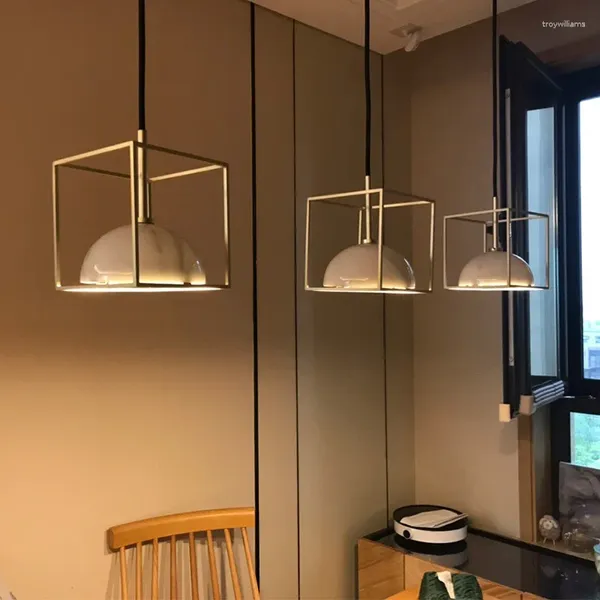 Lâmpadas pendentes Nordic Minimalista Ferro Mármore LED Candelabro Adequado para Quarto Cabeceira Pequena Moderna Mesa de Jantar Luminárias