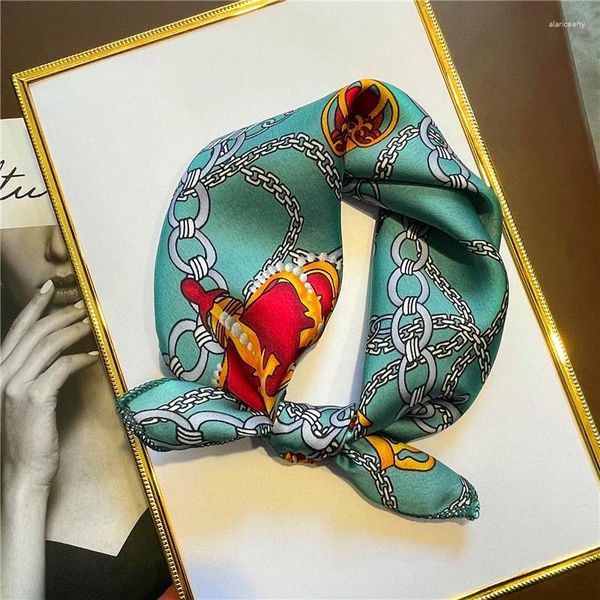 Schals Kleiner quadratischer Seidenschal Haarband Foulard Frauen Kopftuch Hals Mode Druck Dame Satin Bandana 2024