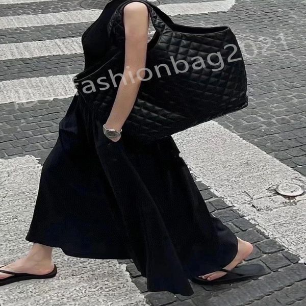 maxi shopping bag icare in pelle di agnello trapuntata chiusura fashion con alamaro dotata di pochette rimovibile con zip Borse grandi Pelle di alta qualità302n