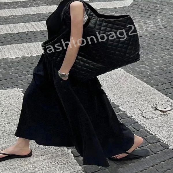 maxi shopping bag icare in pelle di agnello trapuntata chiusura fashion con alamaro dotata di pochette rimovibile con zip Borse grandi Pelle di alta qualità296R