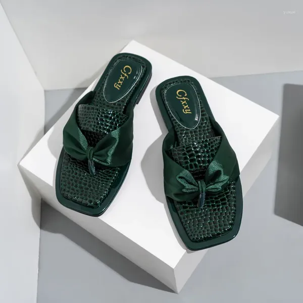 Silpers Silk Band Flip Flops Женщины дизайнер бренд Crocodile Japanted Кожаная плоская сандалии Jandal Jandal 41 42 Большого размера слайды