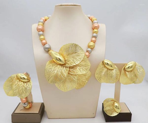 Collana Orecchini Set Moda Brasile Gioielli placcati oro Perline di lusso Anello Banchetto di nozze Ciondolo a foglia grande