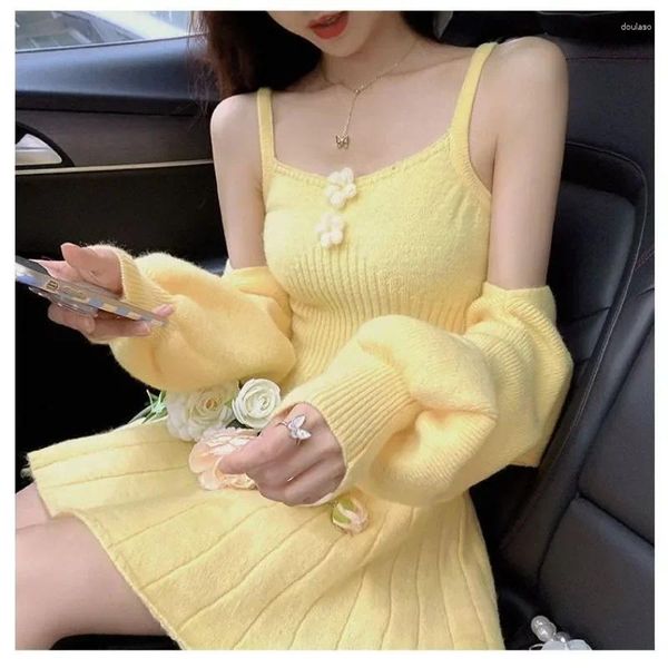 Vestidos de trabalho Gkyocq doce vestido feminino conjuntos com decote em v solto casual cardigans amarelo francês fino malha mini outono meninas roupas femininas