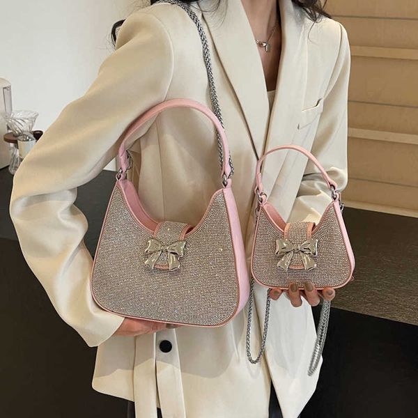 Borse a tracolla Borsa a tracolla con diamanti ad acqua di fascia alta e design di nicchia Una spalla Borsa ascellare piccante per donna 2024 Nuova estate Mini Crescent 240427