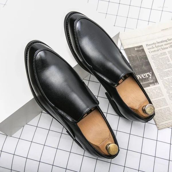 Scarpe casual Mocassini da lavoro semplici marroni Moda da uomo in pelle Slip-on e matrimonio confortevole