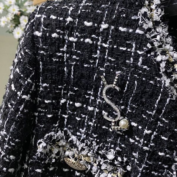 Moda Tasarımcı Kadınlar İçin Broş Erkek Lüks Elmas Broche Altın Takı Gümüş İnci Broşlar S Bayanlar Elbise Aksesuar Pimleri Kadınlar Siyah Pin Aksesuarları Kutu
