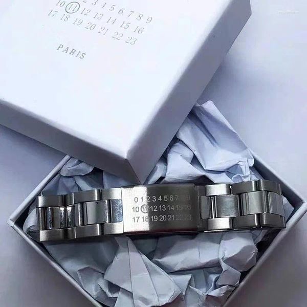 Charme Pulseiras Minimalista Clássico Digital Logo Watch Band Titanium Steel Bracelet