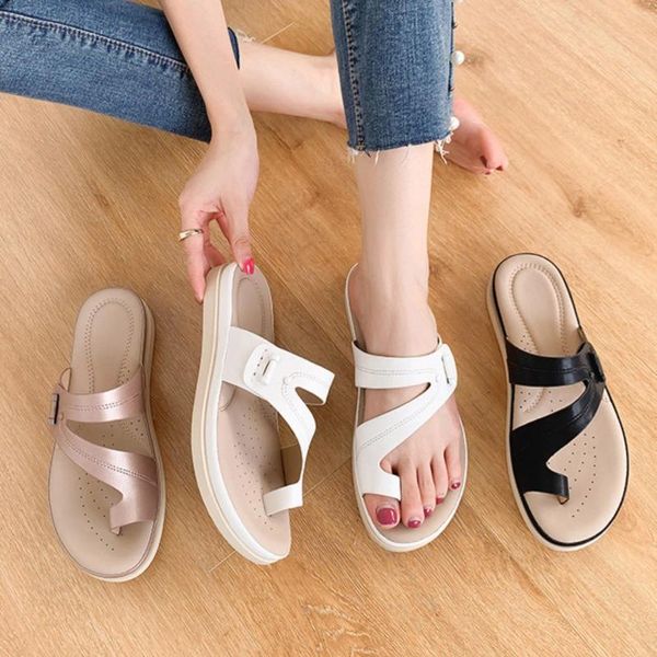 Hausschuhe Coole weibliche weiche Sohlen rutschfeste verschleißfeste flache Strand-Absätze Sandalen für Frauen Kleid Kristall breit