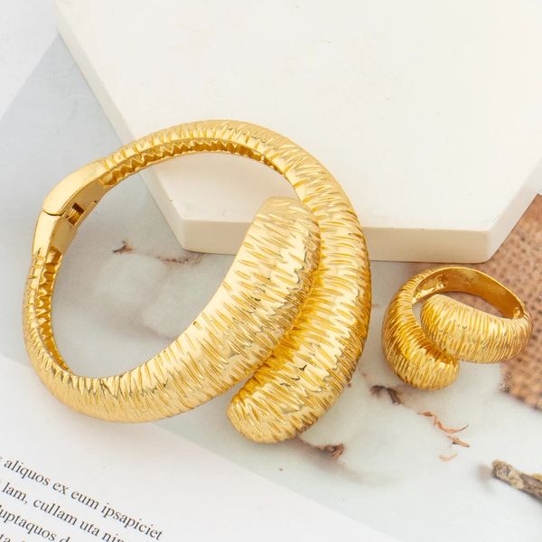 Manschettenarmreif und Ring-Schmuckset für Dubai, afrikanisches 18-Karat-vergoldetes Handarmband, Cocktailring-Schmuckset für Hochzeiten, Braut 240219