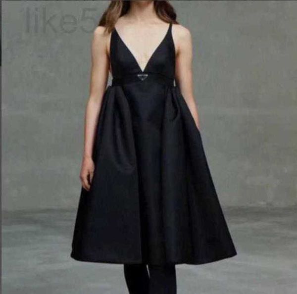 Grundlegende Freizeitkleider Designer-Laufstegkleid Marke Paris p Umgekehrtes Dreieck Frühling/Sommer Neues Produktkleid Schwarzes rückenfreies Kleid mit V-Ausschnitt und hängenden Trägern für Frauen