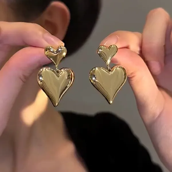 Orecchini a forma di cuore doppio alla moda di lusso Orecchini pendenti in titanio amore liscio placcato oro in acciaio inossidabile per gioielli da donna