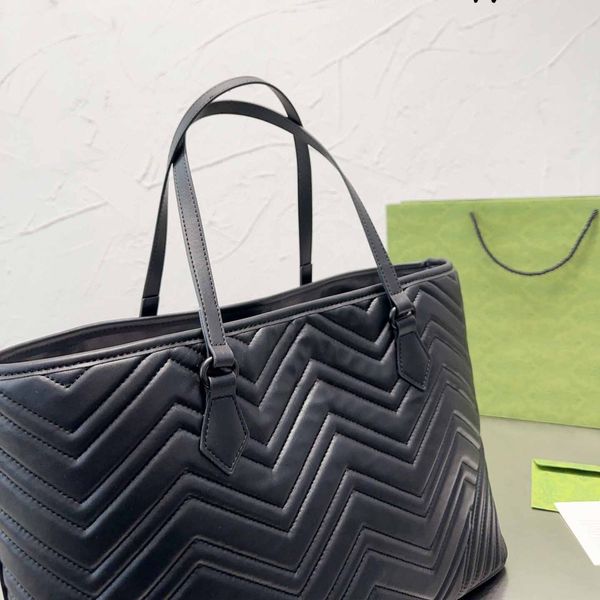 Borsa tote di grande volume borsa shopping borsa a mano in vera pelle dal design a V accessori in ottone con borse firmate con fodera in cotone e lino con effetto ceramico