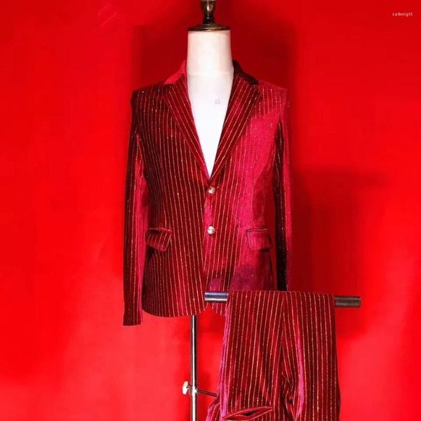 Abbigliamento da palco Spettacolo formale Costume Bar Discoteca Cantante da uomo Presentatore Abito rosso solido Blazer a righe dorate Pantaloni Abiti di velluto Abito da sposa