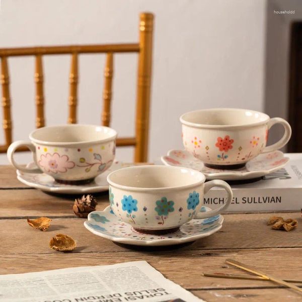 Tazze Tazze da tè pomeridiane floreali vintage Tazza da caffè in ceramica dipinta a mano Colore sottosmalto Set di tazze e piattini creativi per latte