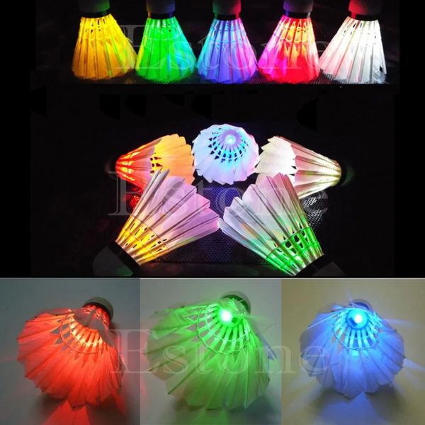 4 pezzi Birdies illuminazione notte oscura LED colorato volano da badminton 240223