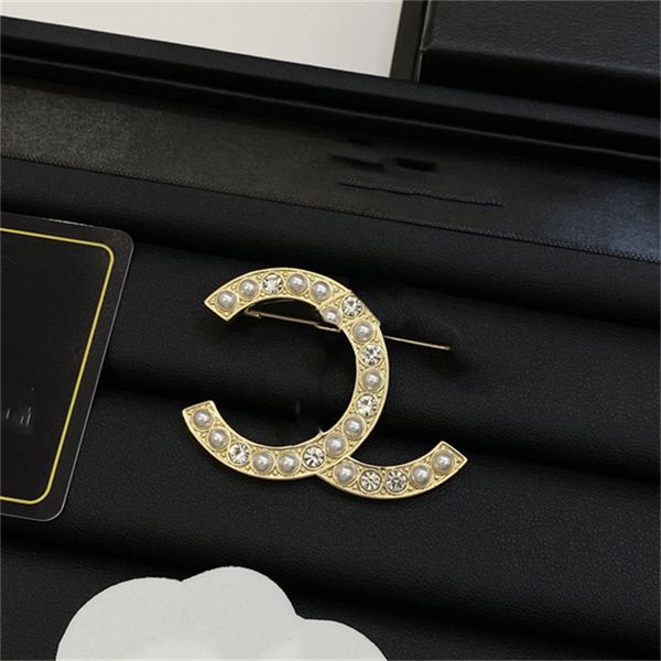 20 Spilla di design di stile Marchio C-Letter Pin Spille Donna C Logo di lusso Elegante festa di nozze Accessori gioielli Cclies Regali 5415