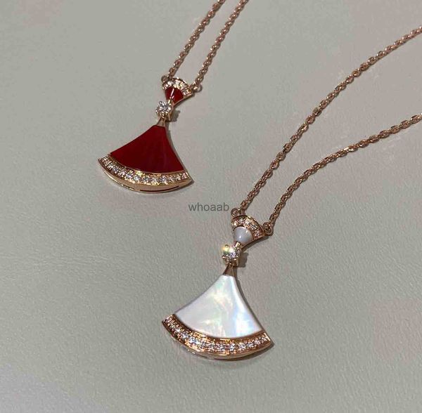 Kolyeler Gerçek Malzeme Özel Fan şekli Desgin Kolye ve Doğa Kabuk Boncukları Kırmızı Agate Style Sertifika ve Paketleme PS9402 240228