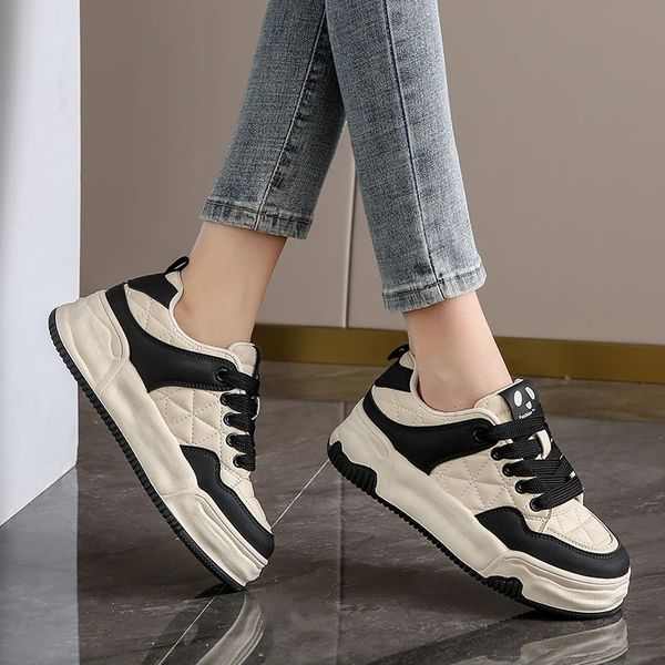 Scarpe basse bianche da studente piatte e traspiranti da donna, casual, antiscivolo, super fire, sneakers stile college 240223