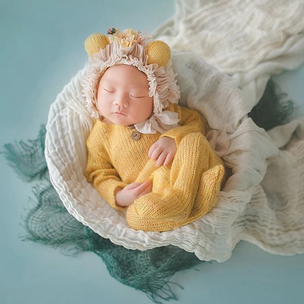 Set Abbigliamento fotografico per neonato Cappello + tuta + cuscino + bambola 4 pezzi / set Puntelli per foto per bambini Accessori Avvolgere lo sfondo Abiti per riprese in studio