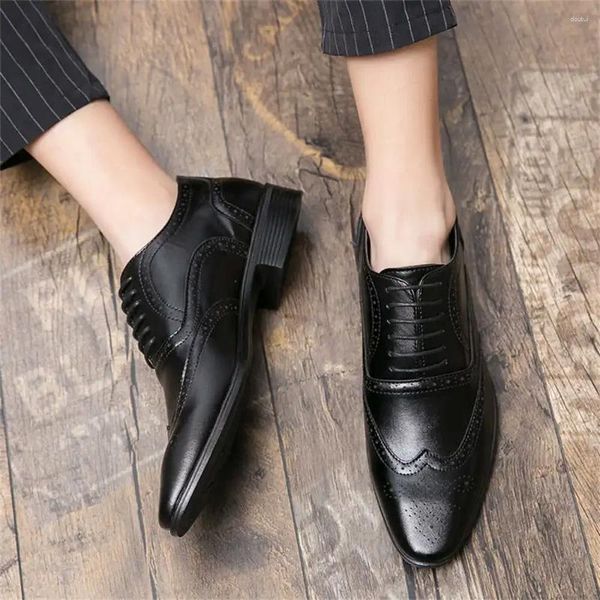 Sapatos de vestido Brogue de salto grosso elegante masculino 2024 homens snaeker tênis esportes mocassins tenya classe móvel