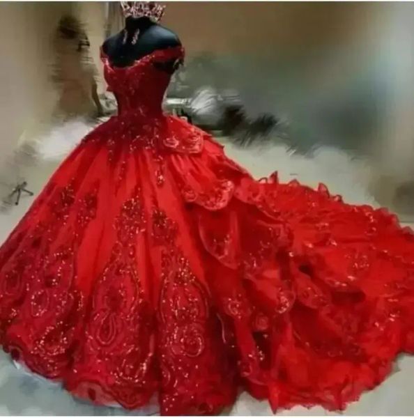 Sparke rote Quinceanera kleidet sich von der Schulter, geschwollener Rock süße 16 Kleider Pailletten Applika APPHEADS VESTIDOS DE 15 ANOS BC10340