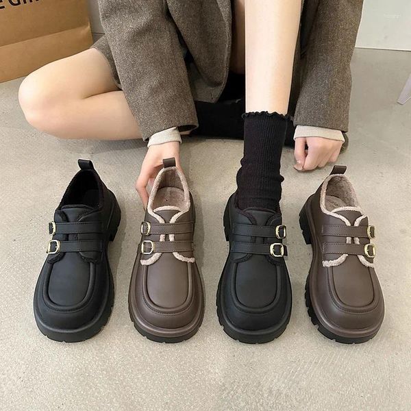 Модельные туфли, зимние женские лоферы с пряжкой на ремне, бархатные теплые хлопковые лоферы с низким вырезом и круглым носком, прогулочная платформа
