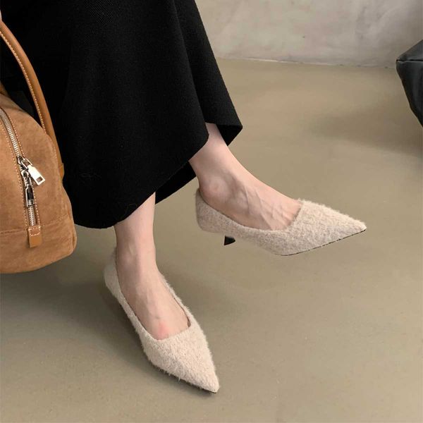 Scarpe eleganti da donna stile sera francese eleganti tacchi alti da fata autunno e inverno moda a punta bocca bassa tacco sottile peluche singolo