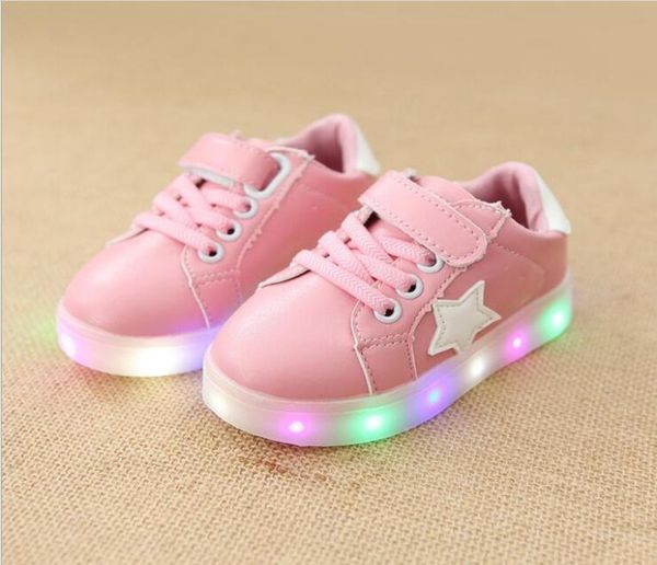 Nuove scarpe basse primavera e autunno 2018 bambini uomini e donne scarpe luminose colorate LED lampeggianti scarpe antiscivolo8534367
