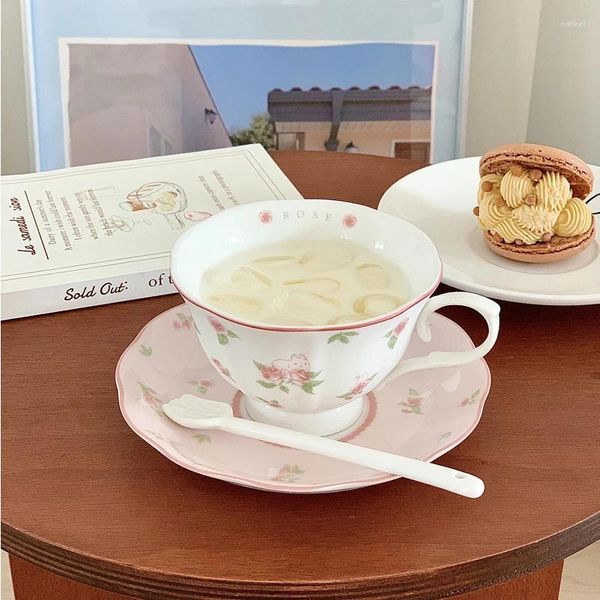 Kupalar pembe seramik kahve fincanı ve tabağı seti Koreli sevimli ikindi çay kurabiye makarna macaron tatlı tabağı kızın su